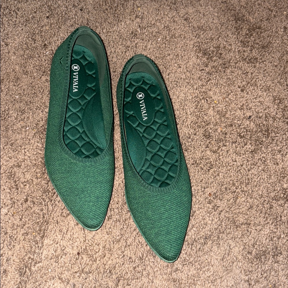 Ladies size 10.5 euro 41.5 Vivaia ballet flats in emerald green
